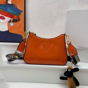 Hochwertige Damen-Umhängetasche, vielseitige Designer-Umhängetasche aus echtem Leder von Prados, modische und hochwertig bedruckte Crescent-Brieftasche in Lackoptik