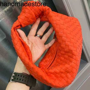 Bottegvenetas Jodie Woven Bag Handväskor Toppdesigner Fashion Cloud Leather French Retro Holding Pop Mini Womens Foreign Brand