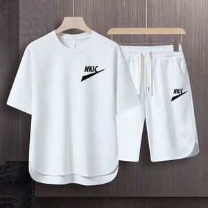 サマーメンズセット韓国ファッション2ピースセットトラックスーツ男性カジュアルメンズ衣料ジョガーセットTシャツ+ショーツ男性服セット