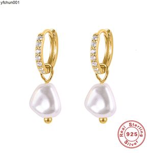 Brincos de diamante cravejados de pérola barroca em prata esterlina S925 com malha elegante vermelha minimalista