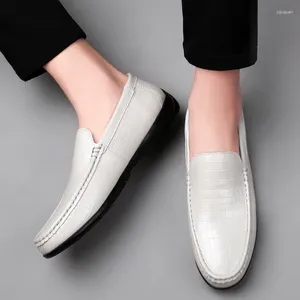 Casual skor klassiska män äkta läder loafers hög kvalitet all-match mens glid på skor 2024 snygga herrlägenheter