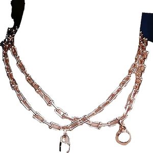 Inslagna choker smycken sterling sier europeisk stil rund boll lås kvinna hänge halsband u-formad juveler designer för kvinnor