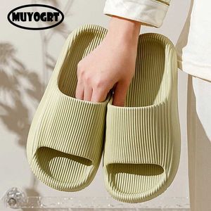 Tofflor 2024 Nya sommarkvinnor Tjock plattform Cloud Beach Eva Soft Sole Slide Sandals Men Damer Inomhus antislipskor H240322