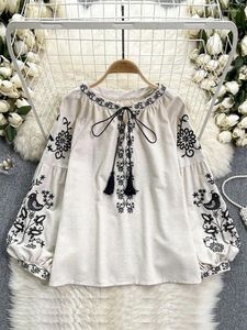 Kvinnors blusar bohemisk blus etnisk stil retro broderad snörning upp tofs o-hals lös bubbla ärm blusa semester skjorta topp bl004