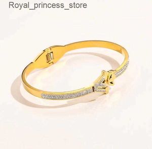 Charm Bracelets Luxury Designer Letter Crystal 18K Gold Plated Stainless steel Wedding Lovers Gift Jewelry Classics Branded Designer s Women Bangle Q240321