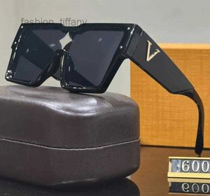 Tasarımcı Kadın Erkekler Güneş Gözlüğü Moda Açık Spor UV400 Plaj Güneş Gözlükleri Lady Klasik Gözlük Yüksek Kaliteli Kare Goklar Seyahat Sürüş Gözlükler