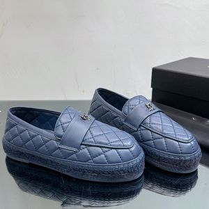 Kadın Tasarımcı Elbise Ayakkabı Platformu Balıkçı Ayakkabıları Tüm Koyun Dinini Kabartmalı Elmas Kontrol Loafers Slip-On Rahat Ayakkabı Mavi Siyah Beyaz