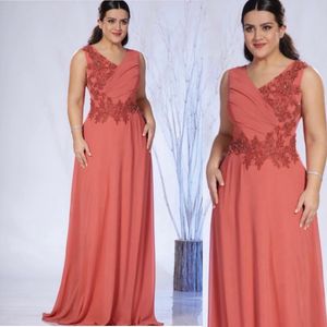 2024 Plus Size Mother of the Bride Gowns OrangeRed Illusion Formal Dresses for Women V Neck Pleated Chiffon Beaded Lace Groom's Mother Dress for Marriage AMM161