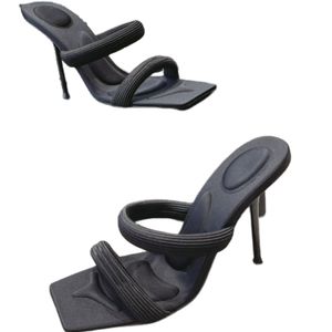 Designer Womens Square Toe Sandals Summer Famous Wide Stilett Heel Bright Black Sliders Leather Strap Buckle Shoe Quilted Pumpar Beach 5cm 7cm 10cm med låda storlek 35-41