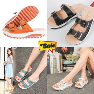 2024 Fashioni Sandali da donna casual a doppio petto indossano scarpe casual fuori dai sandali di casa Slipper Gai taglia 35-42