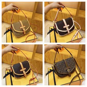 Tasarımcı Çantalar Crossbody Sırt Çantası Kadın Omuz Tones Çanta Luxurys Tasarımcı Moda Yüksek Kaliteli Deri Çantalar Lady Akşam Debriyaj Zarfı Cüzdan Saumur BB