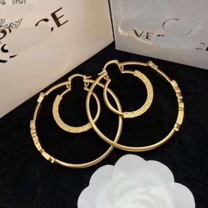 2022 Fan Sijia Letter Stor cirkel Två lager gjord av mässingsmaterial Sier Needle and örhängen för kvinnor