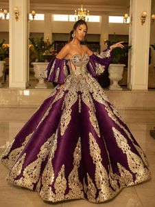 Purple Gold Wedding Dresses Princess Women Bridal Ball Gowns Off Shoulder Puffy Lace Appliques Bröllopsklänningar Petites Plus Size CUS2631477