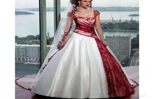 Abito da sposa vintage bianco e bordeaux a linea A per le donne Collo quadrato Applicazioni in pizzo Manica ad aletta Taglie forti Corsetto gotico con lacci Co7920331