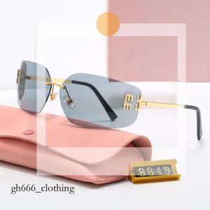 Mulheres M Óculos de Sol Designer Carta Eyewear 7 Cores Sem Aro Adumbral Luxo Óculos Polarizados Óculos de Sol Feminino Ornamental Sombrinha 389