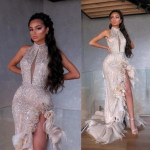 Walone Fashion Prom Dresses High Neck Lace Pärled Feather Sexig High Side Split aftonklänningar Sop Train Special Endan Dress