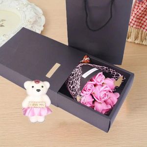 Dekoracyjne kwiaty pudełko pudełko 7 Rose mydła bukietowa wstążka sztuczny prezent z symulowanym pakietem lalki niedźwiedzia