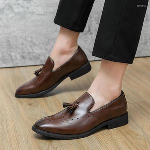 Sapatos casuais masculino clássico vestido de negócios escritório borla esculpir projetos festa de casamento oxfords tamanhos 38-46