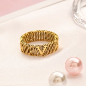 Moda Unisex Ring çift harfli tasarımcılar için 18k altın kaplama lüks tasarımcı yüzüğü Yüzük Mektup Yüzüğü Düğün Partisi Hediye Takı Hediyeleri