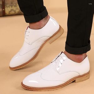 Casual Shoes Luxury Nightclub Snake Leather Läder Mäns patentklänning Fashion British Style Men loafers Moccasins Brogues