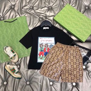 여름 디자이너의 옷 아이 의류 세트 짧은팔 티셔츠 반바지 둥근 목록 2 피스 스포츠웨어 인쇄