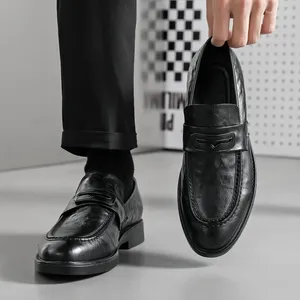 Sıradan Ayakkabı Erkek İlkbahar ve Sonbahar İngiliz Tarzı Bir Ayak Moda Her Şey Basit Düz Renk Büyük Boyut