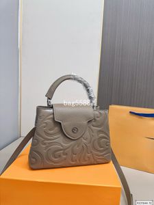 Designer de alta qualidade Capucinas bolsa de couro bolsa de ombro de luxo bolsa kapsin cor sólida hollow out single crossbody saco feminino marrom vuit ton saco