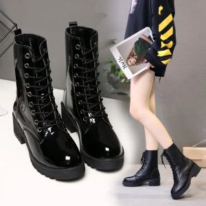 Botas Botas Midcalf Japanned Leather Botines Plataforma Mulher Motocicleta Crostied Botts Fashion Autumn Inverno Botas curtas Creepers grossas