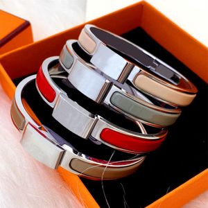 Pulseira de aço de titânio pulseira de moda para mulheres homens charme simples e fivela de carta de design luxuoso Sem alergias sem desbotamento pulseiras de esmalte clássico unissex pulseiras