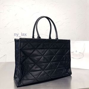 Fashion Designer bag The latest fashion curve design lightweight all-in-one large 39cm shopping