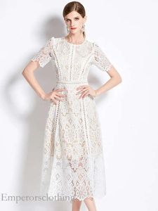 Grundläggande casual klänningar franska mode ihålig lång klänning kvinnor sommar kort ärm elegant mellanlängd högkvalitativ vestidos vintage high-end o-hals spets 2024