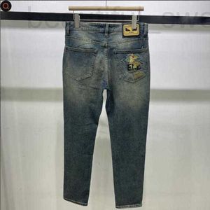 Mäns jeans designer designer lyx varumärke korrekt version bokstav ff för män trendiga monster alf smal passform high end ny europeisk ren bomull elastiska byxor hftb ujp5