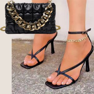 Sandalen heißer Verkauf 2023 Mode Goldkettenbeutel und Pumpen Set Frauen Handtaschen Ladies Schulterbeutel Luxus Frauen High Heels und Geldbörse Set