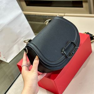 Women Luxury Fashion Shoulder Bag Designer Enamel Logo Chain Magnetic Buckle Opening and Closing Shoulder Crossbody Bags High Quality Cowhide Saddle Bags