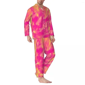 Mäns sömnkläder Spiral Tie Dye Pyjama Ställ rosa och gula söta kvinnor Långärmare Estetiska rum 2 -stycken Nattkläder plus storlek