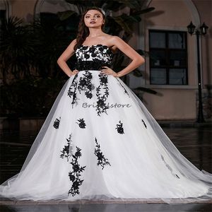 Gothic Black And White Wedding Dresses 2024 Sweetheart Black Sash A Line Bohemian Beach Medieval Bride Dress Tulle Greek Vestidos De Novia Chic Applique Lace Bridal