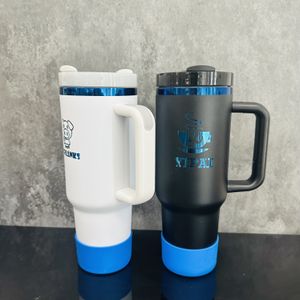 Armazém dos EUA 40 onças de aço inoxidável com parede dupla Azul real por baixo do copo Quencher caneca para garrafa de água de viagem ao ar livre com base de silicone para laser holográfico