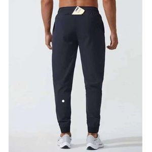 2024 LULULEMENI MEN MEN JOGGER LONG PANTS SPORT YOGA OUTFIT Snabbt torrt dragkammare Gymfickor Sweatpants Byxor Mens Casual midja Fiess VGJ885