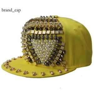 Ball Caps gbcnyier hedgehog punk hiphop unisex kapelusz projektant mody Gold Spikes Spiky Studded Cap Top Street Taniec show Cool 5878