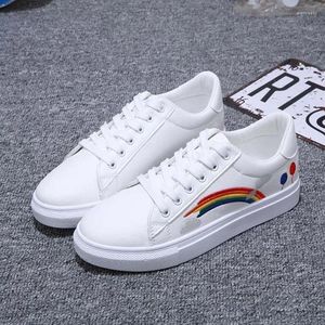 Freizeitschuhe Damen Vulkanisierte Regenbogen bestickte weiße Sport-Schnür-Damenhausschuhe flach