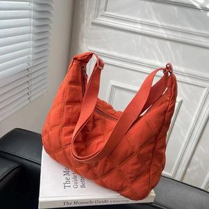 Женская стильная сумка на слинге, однотонная стеганая сумка с ромбовидной решеткой, регулируемый ремень, большая вместимость, осень-зима