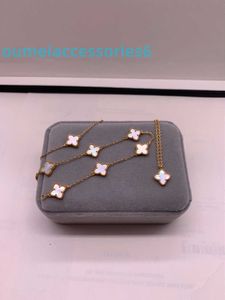 2024 Jewelry Designer Brand Vanl Cleefl Arpelsbracelet Lucky Grass Six Armband Womens Sterling Silver Diamond Stacked Mini Flower Simple Products