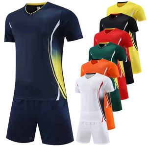 Anpassade män Fotbollströja Set Short Sleeve Print Number Men Soccer Kits Professional Women Sport Training Suit 240313