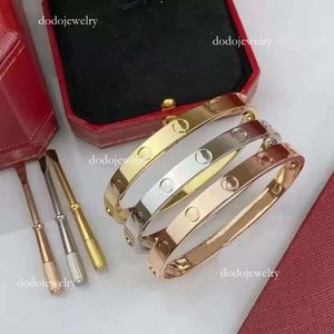 Designer-Schmuck Damen-Schraubarmbänder Klassisch 5.0 Armreif aus Titanstahllegierung vergoldet Handwerksfarben Gold Silber Rose Valentinstag