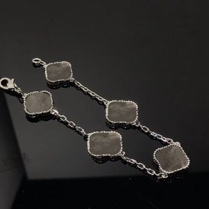 Accessori moda per donna Collana di design con catena di maglione di diamanti Collana con ciondolo caldo in rete Confezione regalo