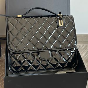 Designer sacos mochila de couro de patente feminina grande capacidade de alta qualidade diamante treliça corrente mensageiro saco mochila de couro genuíno simples e bonito