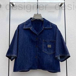 Camisas casuais masculinas Marca de designer 2023 verão novo MIU Deep Blue Denim Shirt Single Bressoted Letter Bordado Bordado Longo Menina Curta Top Nivp