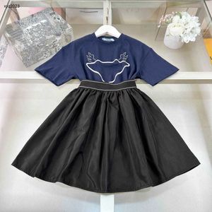 패션 키즈 트랙 슈트 짧은 소매 공주 드레스 크기 100-160 cm 아기 옷 로고 인쇄 소녀 티셔츠와 스커트 24mar