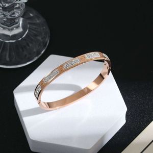 Klassisk designer smycken mode full stjärna tre rader med diamanter armband titan stål damer ljus lyx klassisk rosguld smycken gåva