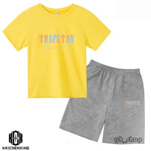 T Shirts 2024 Summer Trapstar Tshirt Kids Boys Beach Shorts Set Streetwear Tracksuit Men Women Clothes Girls Sportwear Shirt 2487